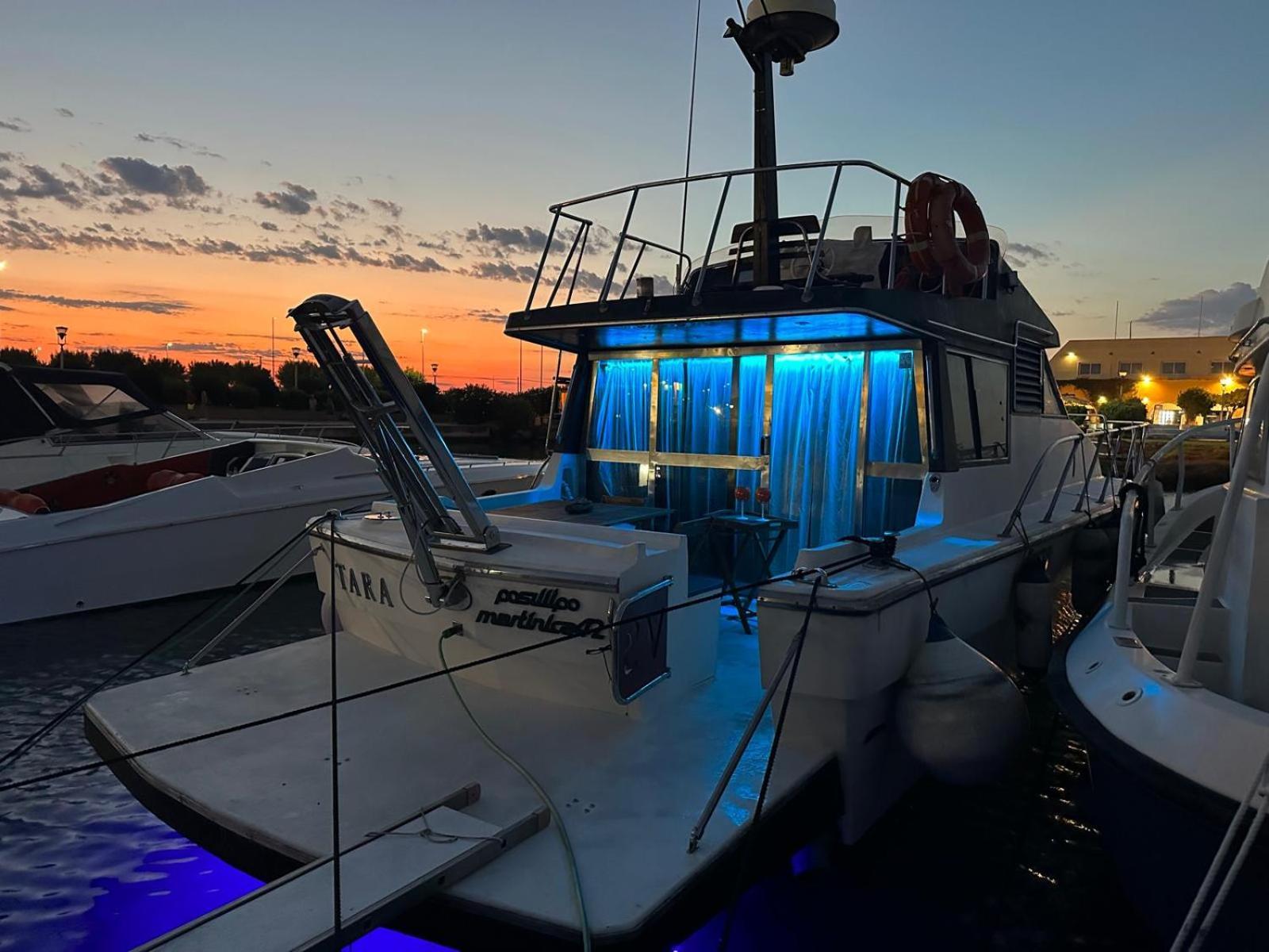 Hotel Tara Yacht Valentine'S Day Brindisi Esterno foto